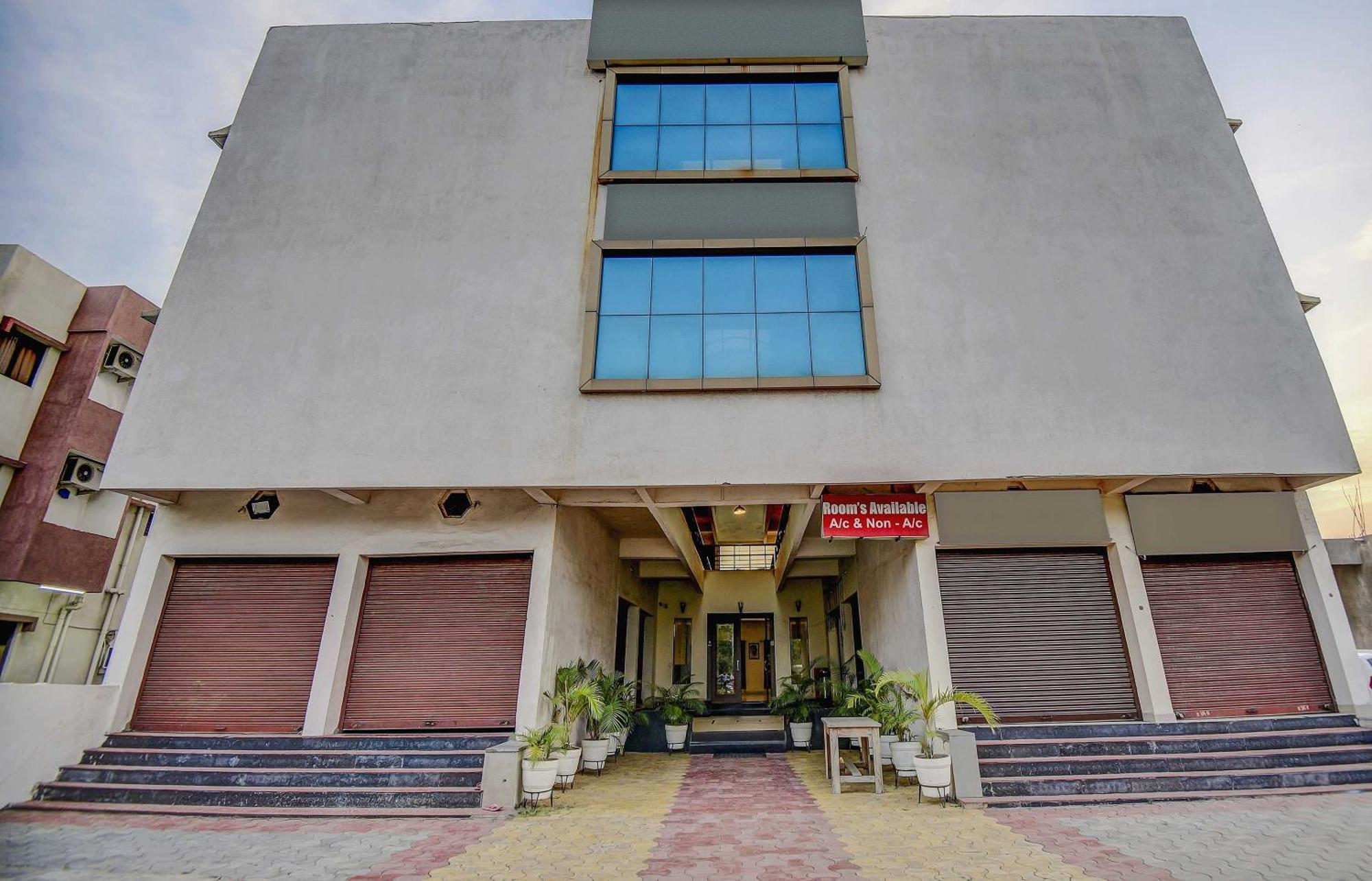 โอโย 65290 โฮเต็ล พลัส คอร์ปอเรท วัน Hotel Khapa  ภายนอก รูปภาพ
