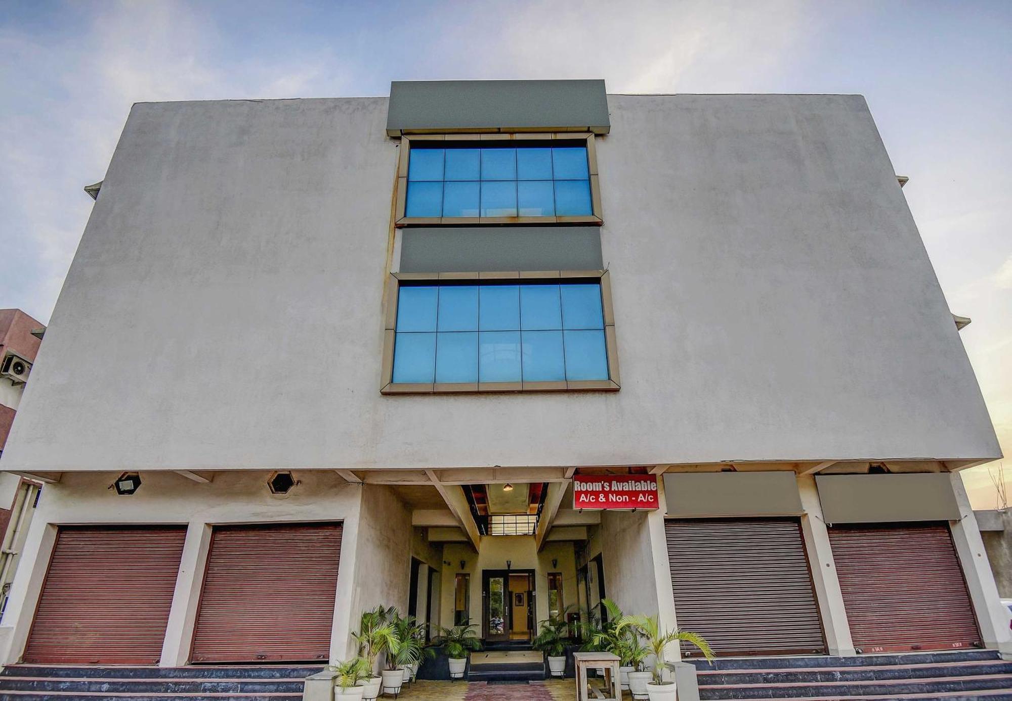 โอโย 65290 โฮเต็ล พลัส คอร์ปอเรท วัน Hotel Khapa  ภายนอก รูปภาพ